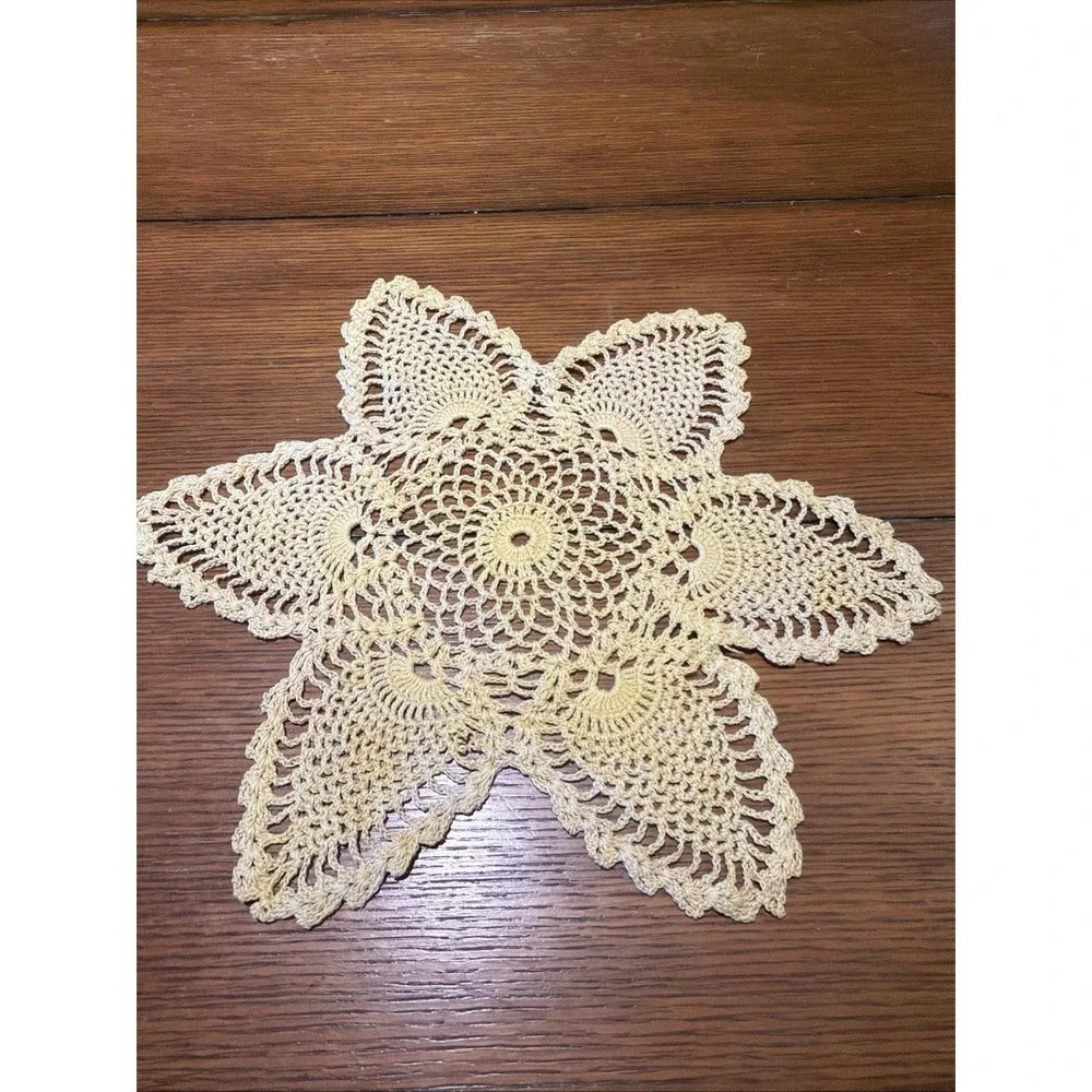 Vintage Doily Yellow Crocheted‎ Star Shaped 15
